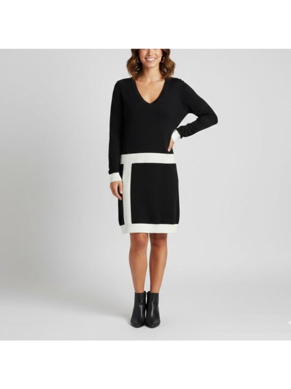 Bailey 44 Size M Black & White Allen Long Sleeve V-Neck Sweater Dress
